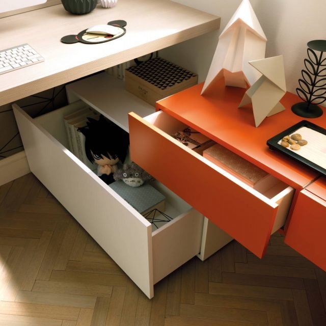 GIOCO DI VOLUMI: In questa composizione, due wallbox sovrapposti e sfalsati dispongono entrambi di cassetti e cassettoni che si aprono con sistema push-pull. GIOCO DI VOLUMI: In questa composizione, due wallbox sovrapposti e sfalsati dispongono entrambi di cassetti e cassettoni che si aprono con sistema push-pull.