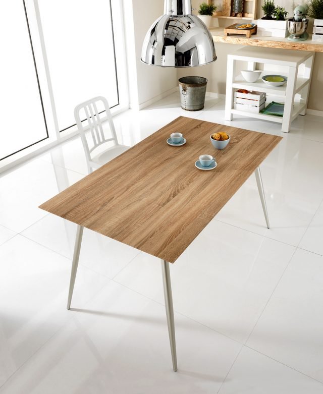 È caratterizzato dalle esili gambe Remo in metallo verniciato nickel; il piano è in Mdf effetto legno, ma è disponibile in diverse colorazioni. Coll. Living di Via Durini misura L 140 x P 80 x H 76 cm e costa 318 euro in promozione È caratterizzato dalle esili gambe Remo in metallo verniciato nickel; il piano è in Mdf effetto legno, ma è disponibile in diverse colorazioni. Coll. Living di Via Durini misura L 140 x P 80 x H 76 cm e costa 318 euro in promozione