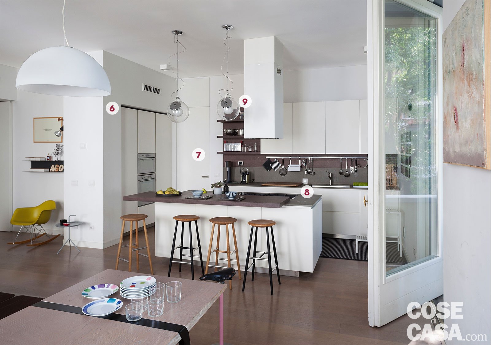 Una casa con il soggiorno open space che diventa più grande e un ... Cucina con soggiorno