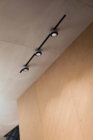 sistema componibile Tracking Magnet di Flos in alluminio e grafite sistema componibile Tracking Magnet di Flos in alluminio e grafite