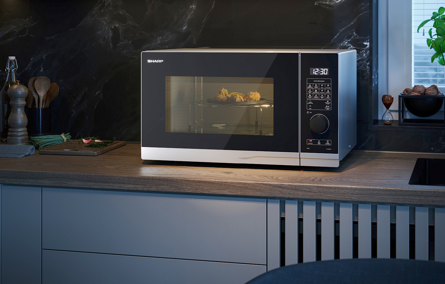 Il forno a microonde YC-PG284AE-S della serie Premium di Sharp ha 10 livelli di potenza e 12 programmi automatici per una preparazione accurata di tutte le tipologie di alimento. Capiente 28 litri, grill da 1.000 watt, piatto rotante da 32,5 e l’utile funzione di blocco per bambini. Misura L 54 x P 44 x H 31 cm. Prezzo 229 euro. www.sharpconsumer.it Il forno a microonde YC-PG284AE-S della serie Premium di Sharp ha 10 livelli di potenza e 12 programmi automatici per una preparazione accurata di tutte le tipologie di alimento. Capiente 28 litri, grill da 1.000 watt, piatto rotante da 32,5 e l’utile funzione di blocco per bambini. Misura L 54 x P 44 x H 31 cm. Prezzo 229 euro. www.sharpconsumer.it