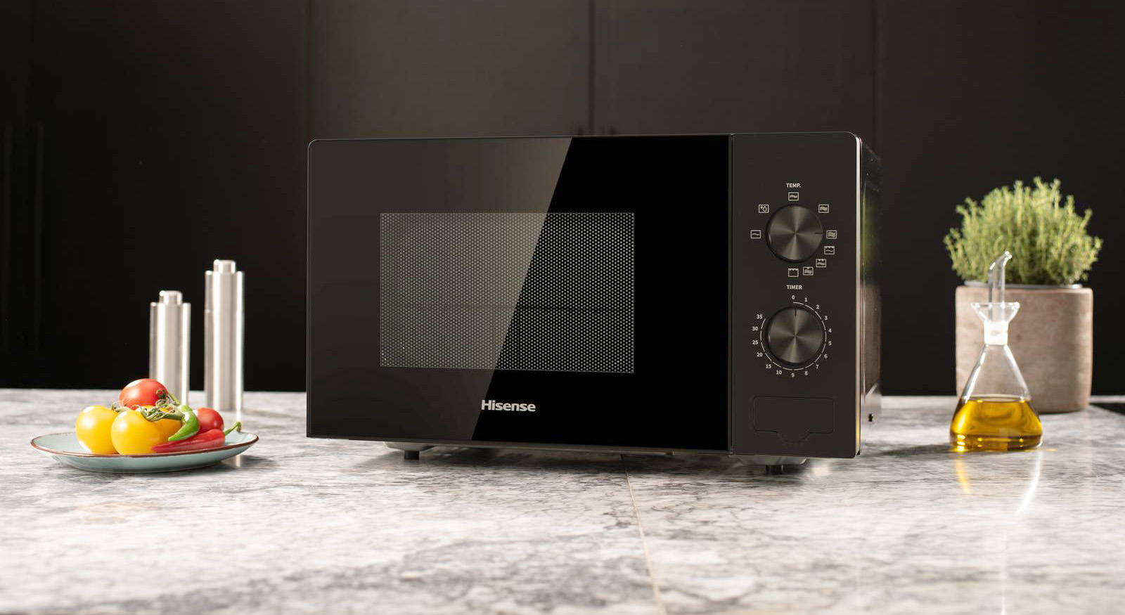 Compatto con controllo meccanico e potenza di 700 watt H20MOBP1 di Hisense, è capiente 20 litri e ha 6 livelli di potenza. La funzione di scongelamento modula la potenza delle microonde al minimo per scongelare uniformemente i cibi e il timer di 35 minuti ne agevola l’uso. Misura L 45,5 x P 33 x H 26 cm. Prezzo 109,99 euro. www.hisense.it Compatto con controllo meccanico e potenza di 700 watt H20MOBP1 di Hisense, è capiente 20 litri e ha 6 livelli di potenza. La funzione di scongelamento modula la potenza delle microonde al minimo per scongelare uniformemente i cibi e il timer di 35 minuti ne agevola l’uso. Misura L 45,5 x P 33 x H 26 cm. Prezzo 109,99 euro. www.hisense.it