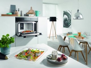 Il forno combinato DGM 6800 di Miele ha oltre 150 programmi automatici, compreso quello per fare i popcorn per i bambini. Si può programmare anche sulla funzione vapore e microonde e si possono preparare contemporaneamente grandi quantitativi di cibo, risparmiando tempo ed energia. E’ largo 60 cm. Prezzo 4.514 euro. www.miele.it Il forno combinato DGM 6800 di Miele ha oltre 150 programmi automatici, compreso quello per fare i popcorn per i bambini. Si può programmare anche sulla funzione vapore e microonde e si possono preparare contemporaneamente grandi quantitativi di cibo, risparmiando tempo ed energia. E’ largo 60 cm. Prezzo 4.514 euro. www.miele.it