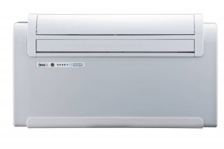In classe A+, Unico® Inverter 13 A+ hp di Olimpia Splendid ha tecnologia Dual Inverter Mode, che permette di risparmiare fino al 30% rispetto alla tecnologia tradizionale. Senza unità esterna, è facile da installare con tutti i vantaggi del ridotto impatto estetico in facciata dovuti all’assenza del blocco motore esterno, e ha il sistema di multi-filtraggio Pure System 2, che abbina filtro elettrostatico e filtro ai carboni attivi. Ha potenza di 2,8 kW. Misura L90,2xP23xH50,6 cm. Prezzo 1.799 euro. www.olimpiasplendid.it In classe A+, Unico® Inverter 13 A+ hp di Olimpia Splendid ha tecnologia Dual Inverter Mode, che permette di risparmiare fino al 30% rispetto alla tecnologia tradizionale. Senza unità esterna, è facile da installare con tutti i vantaggi del ridotto impatto estetico in facciata dovuti all’assenza del blocco motore esterno, e ha il sistema di multi-filtraggio Pure System 2, che abbina filtro elettrostatico e filtro ai carboni attivi. Ha potenza di 2,8 kW. Misura L90,2xP23xH50,6 cm. Prezzo 1.799 euro. www.olimpiasplendid.it