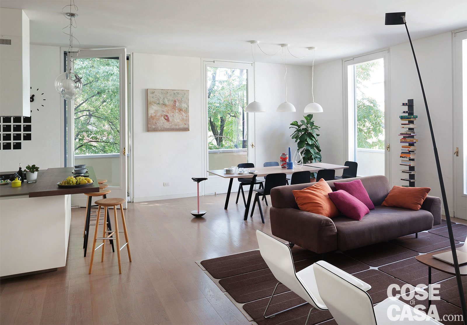 Una casa con il soggiorno open space che diventa più grande e un ... Soggiorno casa