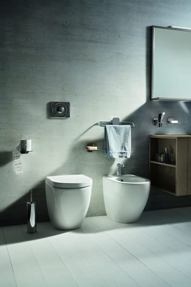 sanitari a terra water e bidet Up di Cerasa in ceramica bianca lucida sanitari a terra water e bidet Up di Cerasa in ceramica bianca lucida