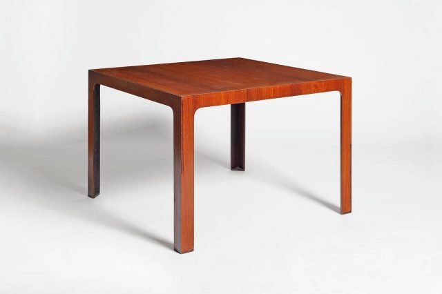Tavolo da pranzo, gioco, studio, produzione Pedretti-Gavina Knoll, designer Mario Bellini, Compasso d’Oro 1962. Tavolo da pranzo, gioco, studio, produzione Pedretti-Gavina Knoll, designer Mario Bellini, Compasso d’Oro 1962.