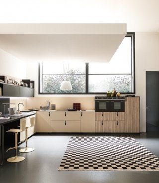 cucina sotto la finestra Siena di Febal Casa con basi ante in laminato Fenix NTM nella finitura Beige Luxor e Olmo prado natural cucina sotto la finestra Siena di Febal Casa con basi ante in laminato Fenix NTM nella finitura Beige Luxor e Olmo prado natural