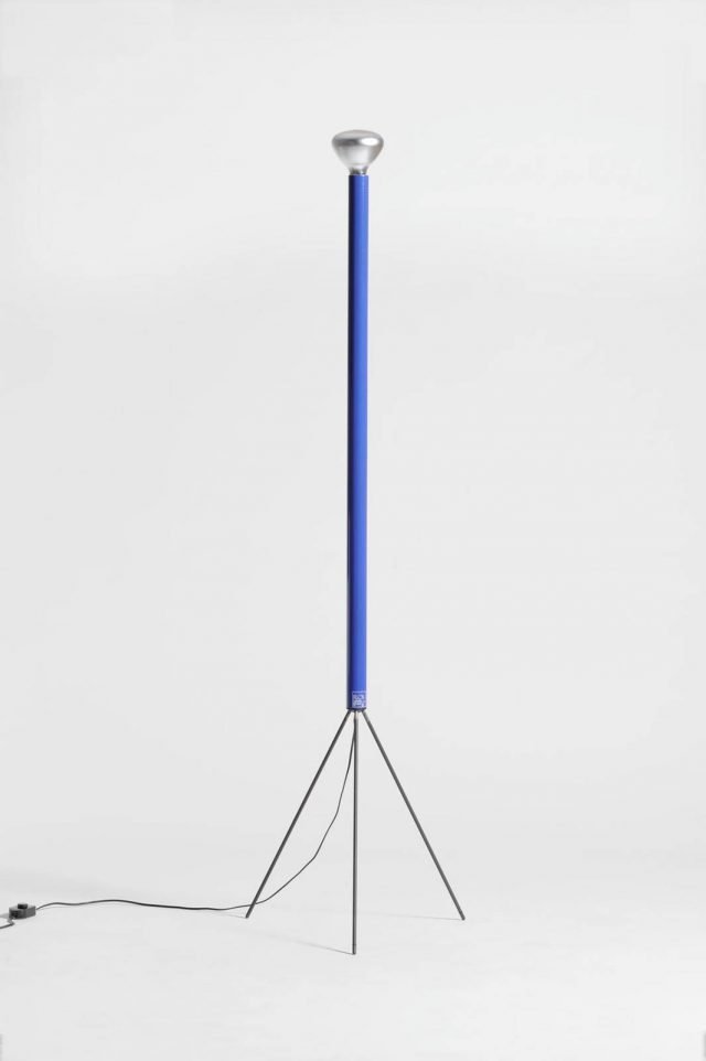 Lampada da terra Luminator, produzione Gilardi & Barzaghi, designer fratelli Castiglioni, Compasso d'Oro 1955. Lampada da terra Luminator, produzione Gilardi & Barzaghi, designer fratelli Castiglioni, Compasso d'Oro 1955.
