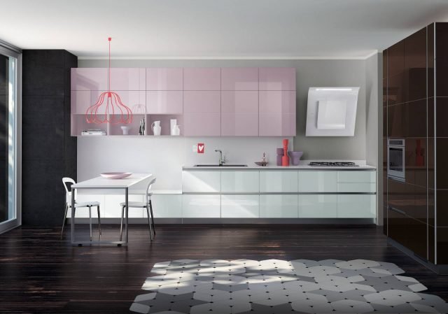 cucina colorata rosa e bianca nelle tonalità pastello Tetrix di Scavolini cucina colorata rosa e bianca nelle tonalità pastello Tetrix di Scavolini
