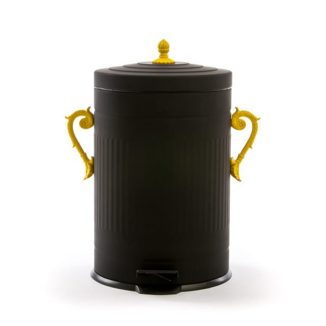 pattumiera a forma di un grande bidone in metallo Trash Chic Black di Seletti pattumiera a forma di un grande bidone in metallo Trash Chic Black di Seletti