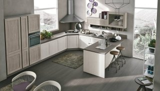 cucina parzialmente sotto la finestra a U City di Stosa cucina parzialmente sotto la finestra a U City di Stosa