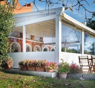 struttura veranda Gennius A3 di KE Protezioni Solari in alluminio e con tenda a pacchetto in pvc struttura veranda Gennius A3 di KE Protezioni Solari in alluminio e con tenda a pacchetto in pvc