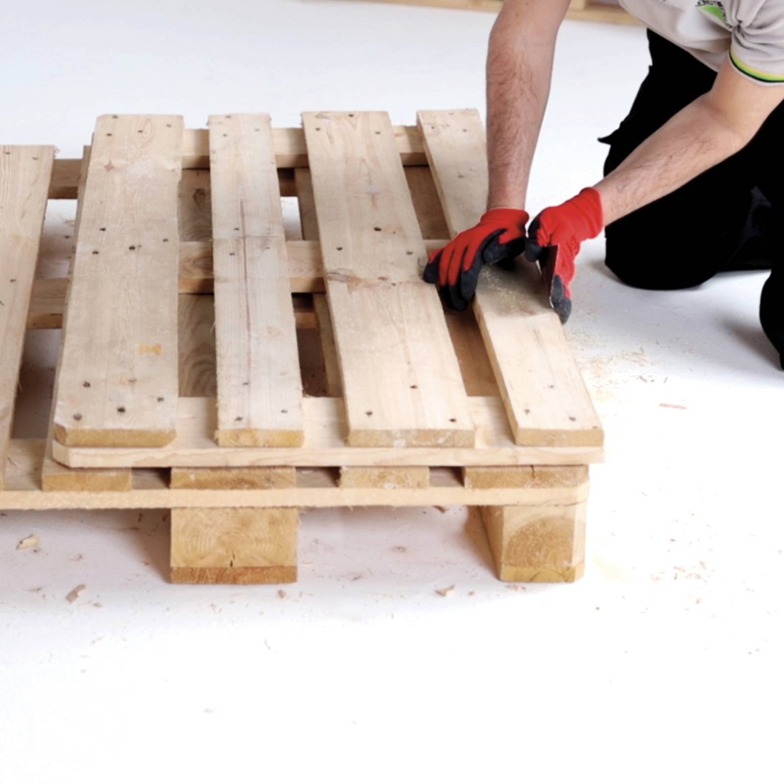 Come costruire un divano con i pallet. Guarda le foto dei passaggi e il  video - Cose di Casa