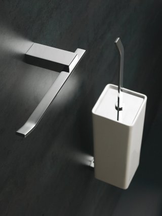 portarotolo Ge 11 di Stilhaus con finitura cromo-oro e ottone portarotolo Ge 11 di Stilhaus con finitura cromo-oro e ottone