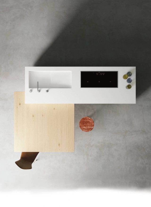 L’isola in laccato super matt della cucina Materia di Doimo Cucine si caratterizza per il top in Corian® con lavello integrato e per il piano snack in rovere scalfito naturale. Al metro lineare, il top in Corian®, con profondità di 90 cm e spessore 2,4 cm, costa 859 euro. L’isola in laccato super matt della cucina Materia di Doimo Cucine si caratterizza per il top in Corian® con lavello integrato e per il piano snack in rovere scalfito naturale. Al metro lineare, il top in Corian®, con profondità di 90 cm e spessore 2,4 cm, costa 859 euro.