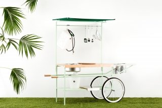 cucina piccola a forma di carrello Q-Cina di Officina Tamborrino in tubolare di ferro verniciato cucina piccola a forma di carrello Q-Cina di Officina Tamborrino in tubolare di ferro verniciato
