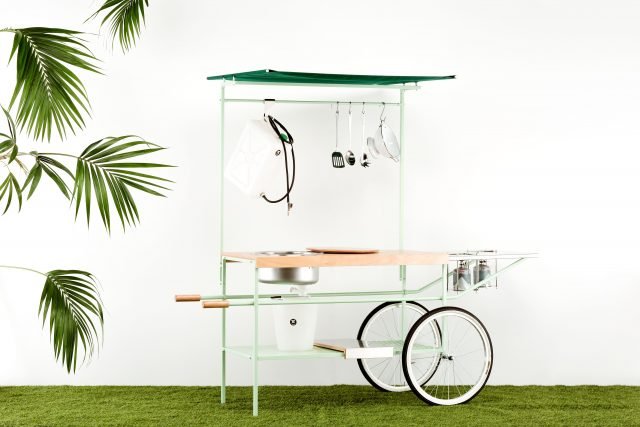 cucina piccola a forma di carrello Q-Cina di Officina Tamborrino in tubolare di ferro verniciato cucina piccola a forma di carrello Q-Cina di Officina Tamborrino in tubolare di ferro verniciato