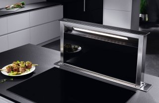 Incassata nel top, la cappa DDE5980G di Aeg-Electrolux, è larga 90 cm. Ha portata massima di aspirazione di 700 m3/h e sistema che riduce i residui di odori di cottura con il minimo livello di rumore. In classe di efficienza energetica A, è regolabile su 3 posizioni + 2 intensivi. Prezzo da rivenditore. www.aeg-electrolux.it Incassata nel top, la cappa DDE5980G di Aeg-Electrolux, è larga 90 cm. Ha portata massima di aspirazione di 700 m3/h e sistema che riduce i residui di odori di cottura con il minimo livello di rumore. In classe di efficienza energetica A, è regolabile su 3 posizioni + 2 intensivi. Prezzo da rivenditore. www.aeg-electrolux.it