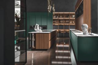 Un'intensa tonalità di verde per i moduli in laccato micalizzato verde Alpi presenti nella grande cucina Way di Snaidero: il design essenziale mette in risalto la colorazione intensa e la matericità dalle ante e dagli arredi impiallacciati legno noce europeo. Il piano di lavoro è realizzato in ceramica calacatta delicato. Prezzo su richiesta. www.snaidero.it Un'intensa tonalità di verde per i moduli in laccato micalizzato verde Alpi presenti nella grande cucina Way di Snaidero: il design essenziale mette in risalto la colorazione intensa e la matericità dalle ante e dagli arredi impiallacciati legno noce europeo. Il piano di lavoro è realizzato in ceramica calacatta delicato. Prezzo su richiesta. www.snaidero.it