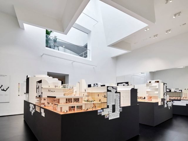 Together! The new architecture of the collective, Design Museum Gallery Vitra Campus – foto Mark Niedermann Together! The new architecture of the collective, Design Museum Gallery Vitra Campus – foto Mark Niedermann
