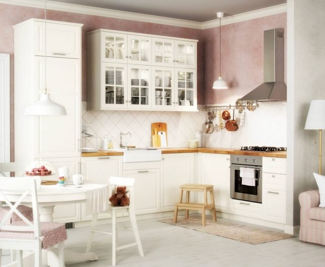 Modello più venduto di Ikea Italia, la cucina della gamma Metod ha qui finitura HÄggeby. Le ante hanno la superficie in melammina bianca che resiste all'umidità e ai graffi ed è facile da pulire. Il risultato è una cucina con uno stile senza tempo, garantita venticinque anni. Modulo base da 60 cm con anta Häggeby, due ripiani, gambe e pomello Vamhem: prezzo 58 euro. www.ikea.com Modello più venduto di Ikea Italia, la cucina della gamma Metod ha qui finitura HÄggeby. Le ante hanno la superficie in melammina bianca che resiste all'umidità e ai graffi ed è facile da pulire. Il risultato è una cucina con uno stile senza tempo, garantita venticinque anni. Modulo base da 60 cm con anta Häggeby, due ripiani, gambe e pomello Vamhem: prezzo 58 euro. www.ikea.com