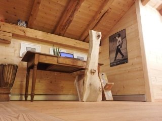 Riscaldamento a battiscopa Thermodul by Hekos in una casa di montagna Riscaldamento a battiscopa Thermodul by Hekos in una casa di montagna