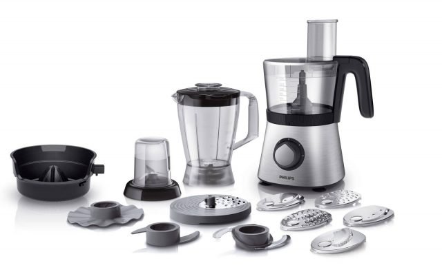 Il robot da cucina Viva Collection di Philips ha potenza di 850 watt e è fornito con numerosi accessori che consentono di utilizzare più di 30 funzioni. E’ un sistema 4 in 1 perché funziona da robot da cucina, frullatore, spremiagrumi e tritatutto. Ha un recipiente da 2,1 litri e ciotola del frullatore da 1,75 litri. Prezzo 136,99 euro. www.philips.it Il robot da cucina Viva Collection di Philips ha potenza di 850 watt e è fornito con numerosi accessori che consentono di utilizzare più di 30 funzioni. E’ un sistema 4 in 1 perché funziona da robot da cucina, frullatore, spremiagrumi e tritatutto. Ha un recipiente da 2,1 litri e ciotola del frullatore da 1,75 litri. Prezzo 136,99 euro. www.philips.it