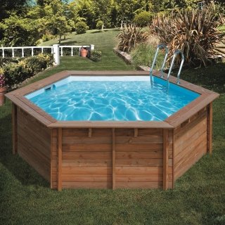La piscina tonda autoportante in legno Vanille ha una larghezza di ingombro a terra di 405 cm. Il diametro della vasca è di 412 cm. Prezzo 2.695 euro; di Leroy Merlin www.leroymerlin.it La piscina tonda autoportante in legno Vanille ha una larghezza di ingombro a terra di 405 cm. Il diametro della vasca è di 412 cm. Prezzo 2.695 euro; di Leroy Merlin www.leroymerlin.it