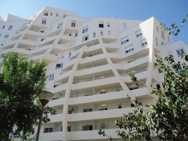 edificio del centro residenziale Magnet di Tirana con calcestruzzo drenante di edilizia tradizionale rinnovata edificio del centro residenziale Magnet di Tirana con calcestruzzo drenante di edilizia tradizionale rinnovata