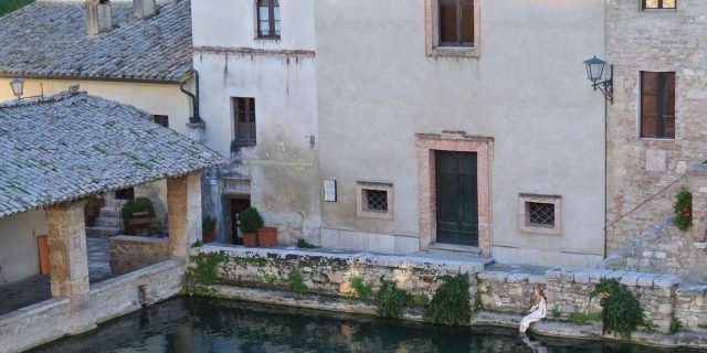 CARTA InCANTA questa piccola favola CARTA InCANTA questa piccola favola