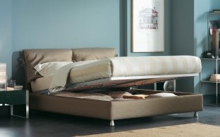 letto contenitore Nathalie di Flou con testata imbottita e rivestimento sfoderabile letto contenitore Nathalie di Flou con testata imbottita e rivestimento sfoderabile