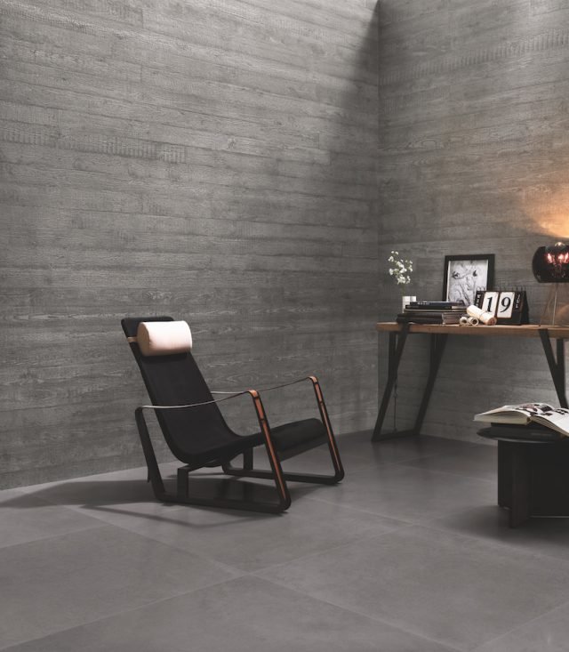 Cement Project di Cotto d’Este è un sistema che riprende con fedeltà estetica e sensoriale gli effetti del cemento, fra cui il tradizionale cassero a doghe di legno. La collezione, in grés porcellanato, viene proposta in tre nuance che vanno dal grigio chiaro al grigio scuro, declinate in tre superfici differenti. Wok, Cem e Land. www.cottodeste.it Cement Project di Cotto d’Este è un sistema che riprende con fedeltà estetica e sensoriale gli effetti del cemento, fra cui il tradizionale cassero a doghe di legno. La collezione, in grés porcellanato, viene proposta in tre nuance che vanno dal grigio chiaro al grigio scuro, declinate in tre superfici differenti. Wok, Cem e Land. www.cottodeste.it