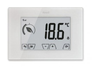 I termostati e i cronotermostati da parete e da incasso
di Vimar (www.vimar.com/it) offrono funzioni evolute per la gestione intelligente del clima e dell’energia, grazie all’integrazione
con la domotica By-me.