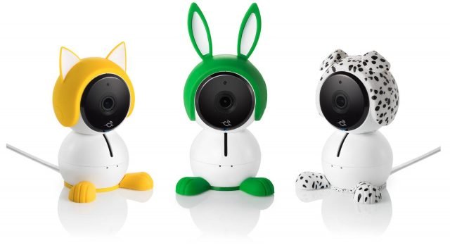 Netgear ha presentato Arlo Baby, videocamera di baby monitoring all-in-one dotata di videocamera HD, riproduttore musicale di ninna nanna, luce notturna multicolor, batteria ricaricabile e sensori dell'aria. Arlo Baby offre una serie di caratteristiche pensate per i genitori che vogliono vivere serenamente: lettore musicale, sensori per monitorare la qualità dell’aria, la temperatura e il livello di umidità, e una luce notturna multicolore integrata. Consente, inoltre, un accesso remoto a video, live streaming e registrazioni, audio a 2 vie e opzioni avanzate di visibilità notturna in modo da permettere ai genitori di poter tenere d’occhio il proprio bambino con una qualità video HD 1080p, di notte e digiorno e da qualunque luogo. Prezzo Arlo Baby Smart HD Monitoring Camera (ABC1000) 329 euro. www.arlo.com Netgear ha presentato Arlo Baby, videocamera di baby monitoring all-in-one dotata di videocamera HD, riproduttore musicale di ninna nanna, luce notturna multicolor, batteria ricaricabile e sensori dell'aria. Arlo Baby offre una serie di caratteristiche pensate per i genitori che vogliono vivere serenamente: lettore musicale, sensori per monitorare la qualità dell’aria, la temperatura e il livello di umidità, e una luce notturna multicolore integrata. Consente, inoltre, un accesso remoto a video, live streaming e registrazioni, audio a 2 vie e opzioni avanzate di visibilità notturna in modo da permettere ai genitori di poter tenere d’occhio il proprio bambino con una qualità video HD 1080p, di notte e digiorno e da qualunque luogo. Prezzo Arlo Baby Smart HD Monitoring Camera (ABC1000) 329 euro. www.arlo.com