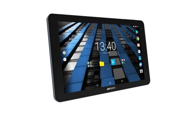 Diamond Tab di Archos possiede uno schermo Full HD QHD+ da 2.560 x 1.600 pixel. Il tablet è alimentato da Rockchip 3399 SoC, con Cortex-A72 dual-core e Cortex-A53 quad-core e GPU Mali-T860 MP4, ed è supportato da 4 GB di RAM e 64 GB di archiviazione interna. Con ARCHOS Diamond Tab è possibile realizzare video HD. Il tablet possiede due fotocamere (una da 13 MP sul retro e una da 5 MP nella parte frontale) e una batteria da 6.600 mAh per una lunga autonomia. Prezzo di 299,99 euro. www.archos.com Diamond Tab di Archos possiede uno schermo Full HD QHD+ da 2.560 x 1.600 pixel. Il tablet è alimentato da Rockchip 3399 SoC, con Cortex-A72 dual-core e Cortex-A53 quad-core e GPU Mali-T860 MP4, ed è supportato da 4 GB di RAM e 64 GB di archiviazione interna. Con ARCHOS Diamond Tab è possibile realizzare video HD. Il tablet possiede due fotocamere (una da 13 MP sul retro e una da 5 MP nella parte frontale) e una batteria da 6.600 mAh per una lunga autonomia. Prezzo di 299,99 euro. www.archos.com
