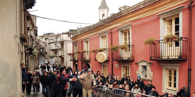 TOCATI’. Festival Internazionale dei Giochi in Strada TOCATI’. Festival Internazionale dei Giochi in Strada