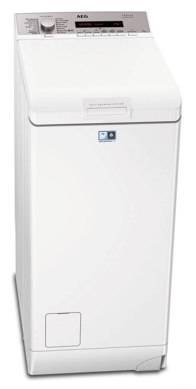 La lavatrice a carica dall’alto L 78370 TL Lavamat Protex Plus di Aeg-Electrolux ha capacità di 7 kg e è dotata di programma a vapore per donare freschezza agli abiti. In classe A+++ -10%, ha ruote per agevolare lo spostamento. Misura L40xP60xH85 cm. Prezzo 897 euro. www.aeg-electrolux.it La lavatrice a carica dall’alto L 78370 TL Lavamat Protex Plus di Aeg-Electrolux ha capacità di 7 kg e è dotata di programma a vapore per donare freschezza agli abiti. In classe A+++ -10%, ha ruote per agevolare lo spostamento. Misura L40xP60xH85 cm. Prezzo 897 euro. www.aeg-electrolux.it