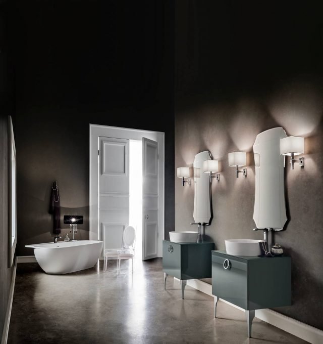 Decor Play di Cerasa, laccato lucido a campione, piano in cristallo grigio, lavabo da appoggio Tondo in marmoresina Decor Play di Cerasa, laccato lucido a campione, piano in cristallo grigio, lavabo da appoggio Tondo in marmoresina