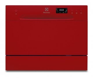 Compatta, colorata e installabile anche sopra il piano di lavoro, la lavastoviglie ESF 2400 OH Daily4Two di Electrolux è in classe A+ con capacità di 6 coperti, ha opzione di partenza ritardata, sistema di sicurezza antiallagamento e antitrabocco e può essere anche alimentata dall’acqua calda di rete. Misura L55xP50xH44 cm. Prezzo 497 euro. www.electrolux.it Compatta, colorata e installabile anche sopra il piano di lavoro, la lavastoviglie ESF 2400 OH Daily4Two di Electrolux è in classe A+ con capacità di 6 coperti, ha opzione di partenza ritardata, sistema di sicurezza antiallagamento e antitrabocco e può essere anche alimentata dall’acqua calda di rete. Misura L55xP50xH44 cm. Prezzo 497 euro. www.electrolux.it