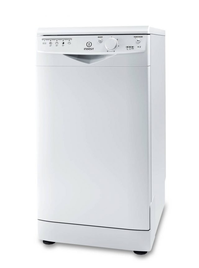 Anche se larga solo 45 cm, DSR 15B1 EU di Indesit è per 10 coperti, è in classe di efficienza energetica A+ e ha sei programmi di lavaggio tra cui quello Eco. Misura L45xP60xH85. Prezzo 449 euro. www.indesit.it Anche se larga solo 45 cm, DSR 15B1 EU di Indesit è per 10 coperti, è in classe di efficienza energetica A+ e ha sei programmi di lavaggio tra cui quello Eco. Misura L45xP60xH85. Prezzo 449 euro. www.indesit.it