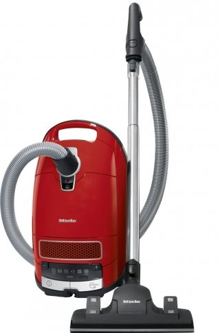 Elettrodomestici silenziosi L’aspirapolvere a traino regolabile su 6 livelli di potenza Complete C3 Silence EcoLine di Miele emette 64 decibel quando è in funzionamento. Ha spazzole, bocchette e tubi in dotazione per pulire ogni tipo di superficie e sacchetto a 9 strati con carboni attivi da 4,5 litri per raccogliere la polvere. Prezzo 249 euro. www.miele.it Elettrodomestici silenziosi L’aspirapolvere a traino regolabile su 6 livelli di potenza Complete C3 Silence EcoLine di Miele emette 64 decibel quando è in funzionamento. Ha spazzole, bocchette e tubi in dotazione per pulire ogni tipo di superficie e sacchetto a 9 strati con carboni attivi da 4,5 litri per raccogliere la polvere. Prezzo 249 euro. www.miele.it