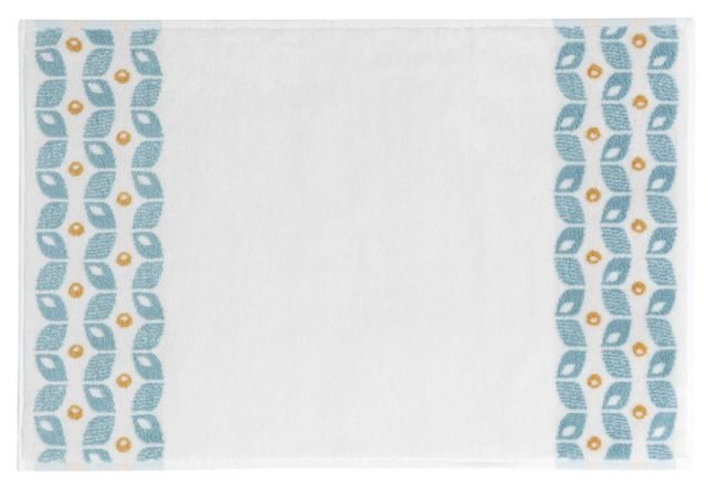 Ispirazione anni 70, con motivi giallo e azzurro , il tappeto Vintage di Maison du Monde è in cotone 100%, in abbinamento anche ad asciugamani con lo stesso decoro. Misura 50x80 cm. Prezzo 19,90 euro. www.maisondumonde.com Ispirazione anni 70, con motivi giallo e azzurro , il tappeto Vintage di Maison du Monde è in cotone 100%, in abbinamento anche ad asciugamani con lo stesso decoro. Misura 50x80 cm. Prezzo 19,90 euro. www.maisondumonde.com