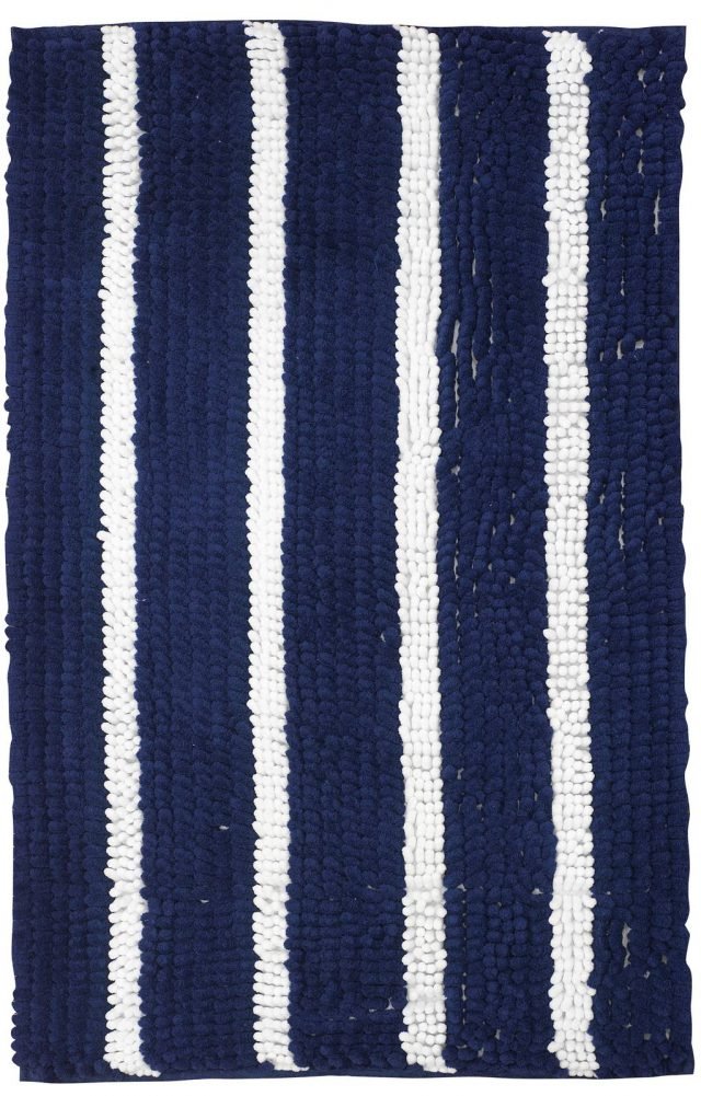 Di Mercatone Uno, il tappeto bagno Chenille, qui in versione gessata, è disponibile anche tinta unita in colori assortiti. Misura 50 x 80 cm. Prezzo 10,99 euro. www.mercatoneuno.it Di Mercatone Uno, il tappeto bagno Chenille, qui in versione gessata, è disponibile anche tinta unita in colori assortiti. Misura 50 x 80 cm. Prezzo 10,99 euro. www.mercatoneuno.it