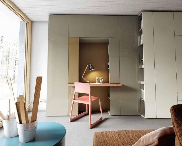 Roomy di Caccaro, sistema con piano per home office Roomy di Caccaro, sistema con piano per home office