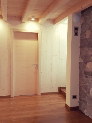 porta a battente di Alpilegno con cerniere a scomparsa porta a battente di Alpilegno con cerniere a scomparsa