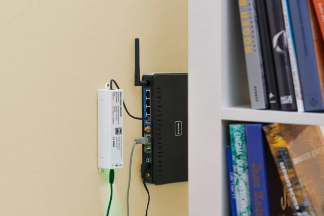 Per poter usare l'App anche in viaggio, basta collegare l’accessorio “BiSecur Gateway” con il router e registrarlo una sola volta, gratuitamente, su Internet. Per poter usare l'App anche in viaggio, basta collegare l’accessorio “BiSecur Gateway” con il router e registrarlo una sola volta, gratuitamente, su Internet.