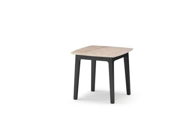 Olivier di Flou è il tavolino caratterizzato dalla sottile struttura in massello di faggio con finitura brunito opaco, il piano è realizzato in pregiato marmo Corallo beige spazzolato opaco. Misura L 55 x P 55 x H 52 cm. Prezzo 1.295 euro. www.flou.it Olivier di Flou è il tavolino caratterizzato dalla sottile struttura in massello di faggio con finitura brunito opaco, il piano è realizzato in pregiato marmo Corallo beige spazzolato opaco. Misura L 55 x P 55 x H 52 cm. Prezzo 1.295 euro. www.flou.it
