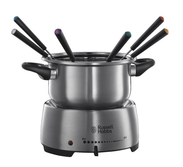 La Fondue Maker di Russell Hobbs è perfetta per preparare una gustosa fonduta in modo pratico e veloce. Dotata di contenitore in acciaio inox di 2 litri e base in acciaio inox spazzolato, permette di cucinare per 6 persone garantendo una temperatura costante grazie alla possibilità di regolare la temperatura con funzione di mantenimento in caldo. Ha potenza di 1.200 watt. Prezzo 51 euro. www.russellhobbs.it La Fondue Maker di Russell Hobbs è perfetta per preparare una gustosa fonduta in modo pratico e veloce. Dotata di contenitore in acciaio inox di 2 litri e base in acciaio inox spazzolato, permette di cucinare per 6 persone garantendo una temperatura costante grazie alla possibilità di regolare la temperatura con funzione di mantenimento in caldo. Ha potenza di 1.200 watt. Prezzo 51 euro. www.russellhobbs.it