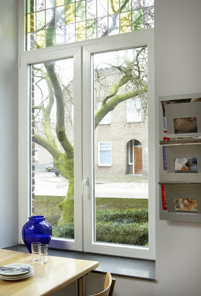 Il sistema Zendow#neo di Deceuninck 70 mm a 5 camere con anta da 82 mm a 6 camere è nato dalla tecnologia Linktrusion®. L’uso della Thermofibra nelle ante consente di ottenere profili più sottili e quindi più luce e un ottimale isolamento. I profili sottili hanno un’elevata resistenza meccanica che permette l’uso di triplo vetro con spessore fino a 54 mm. I valori di isolamento termico arrivano anche a Uw: 0,77 W/m²K. È disponibile in un’ampia gamma di colori e misure. Prezzo su richiesta. www.deceuninck.it Il sistema Zendow#neo di Deceuninck 70 mm a 5 camere con anta da 82 mm a 6 camere è nato dalla tecnologia Linktrusion®. L’uso della Thermofibra nelle ante consente di ottenere profili più sottili e quindi più luce e un ottimale isolamento. I profili sottili hanno un’elevata resistenza meccanica che permette l’uso di triplo vetro con spessore fino a 54 mm. I valori di isolamento termico arrivano anche a Uw: 0,77 W/m²K. È disponibile in un’ampia gamma di colori e misure. Prezzo su richiesta. www.deceuninck.it